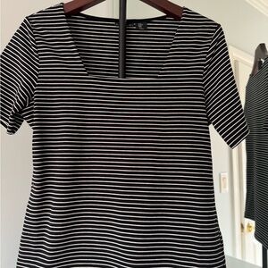 Tahari Black and White Ribbed Fitted Short Sleeve T-Shirt